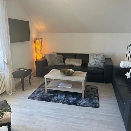 La Maison Bleue A 2 Pas Du Lac Du Neuchatel Hauterive  Buitenkant foto