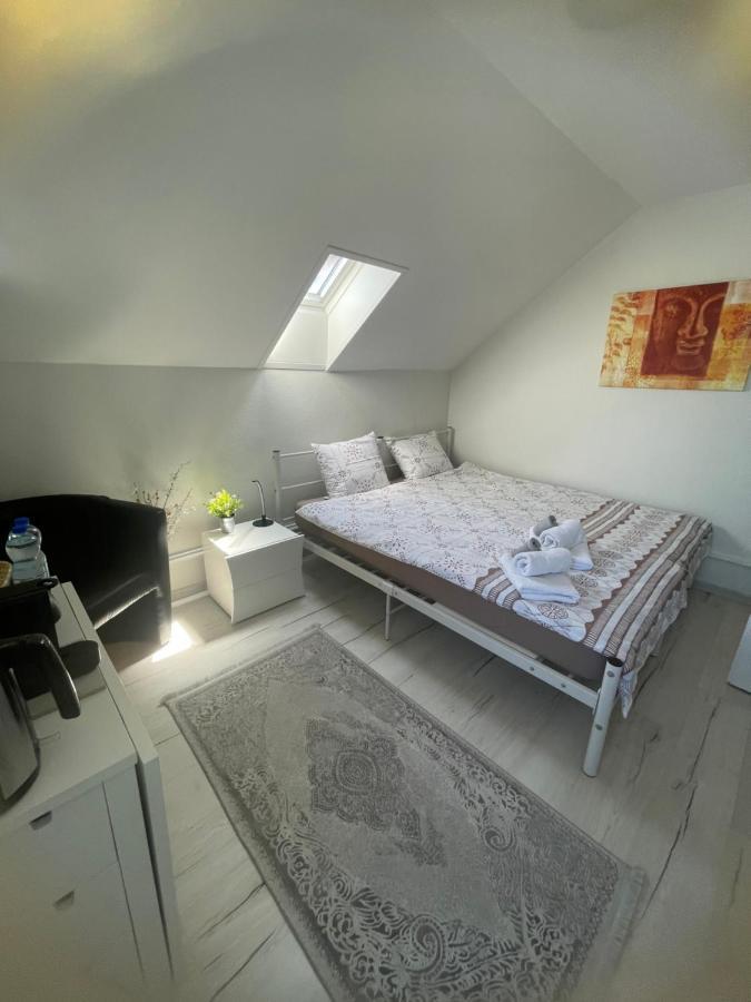 La Maison Bleue A 2 Pas Du Lac Du Neuchatel Hauterive  Buitenkant foto