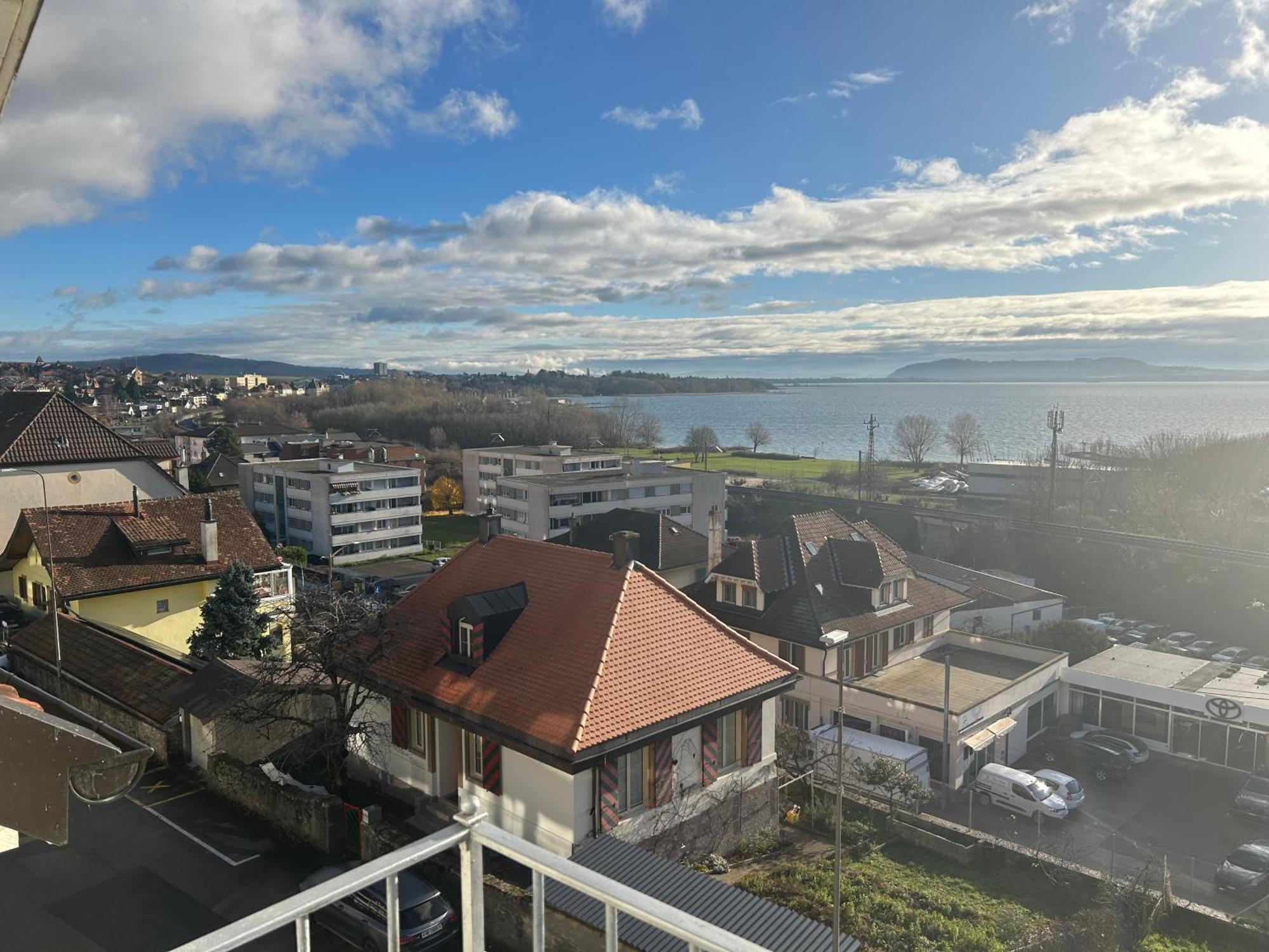 La Maison Bleue A 2 Pas Du Lac Du Neuchatel Hauterive  Buitenkant foto